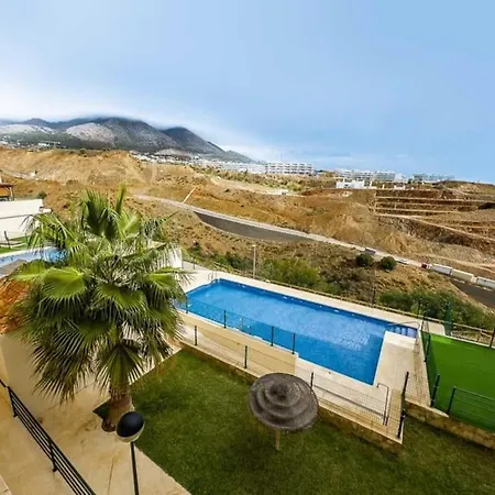 102 - Penthouse With Views And Pool! *